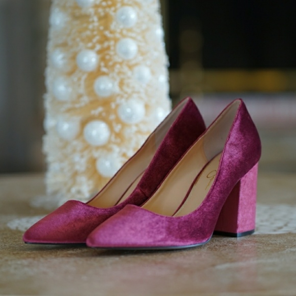 Jessica Simpson Lindly burgundy velvet pumps 9.5